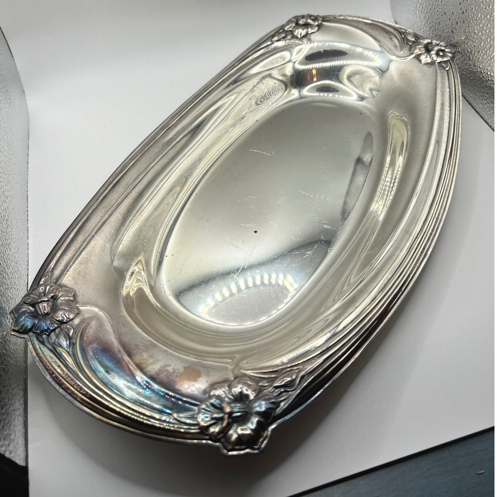 1847 Rogers Bros Bread Tray Silver Good Daffodil Floral Silverplate